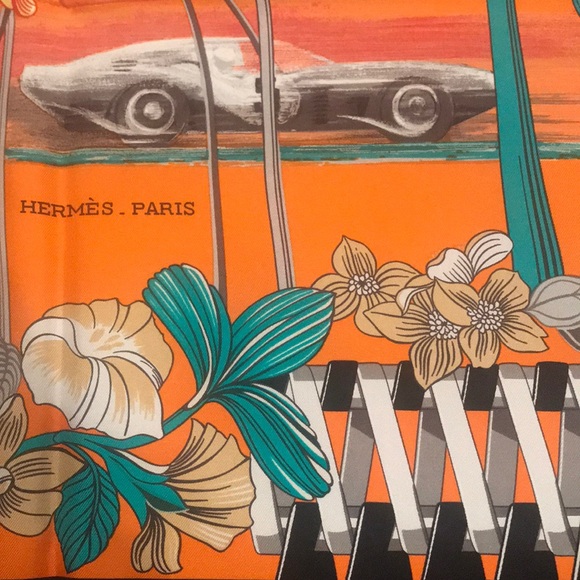 Brand new, never worn Hermès scarf - Picture 7 of 7